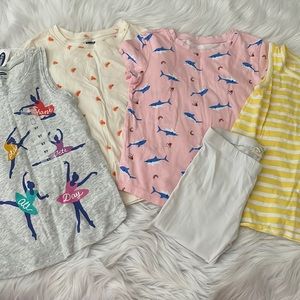 Summer bundle 2 tanks / 2 tees / 1 pair capris